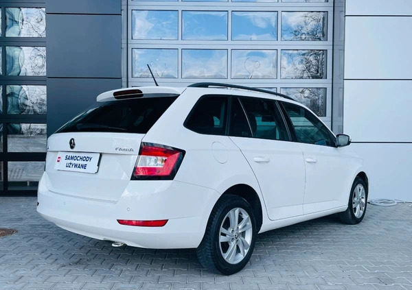 Skoda Fabia cena 45900 przebieg: 115508, rok produkcji 2019 z Kobylin małe 301